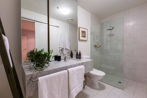 Auguste, Melbourne CBD Private Accommodation With Parking - Phillip Island Accommodation 11