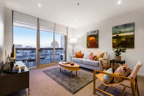 Auguste, Melbourne CBD Private Accommodation With Parking - Phillip Island Accommodation 2