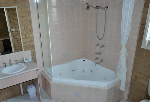 Tropicana Motor Inn - Phillip Island Accommodation 13