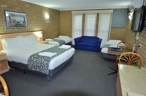 Tropicana Motor Inn - Phillip Island Accommodation 9