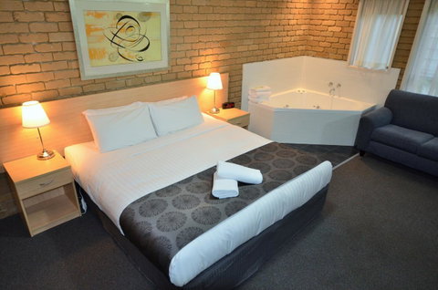 Tropicana Motor Inn - Phillip Island Accommodation 5
