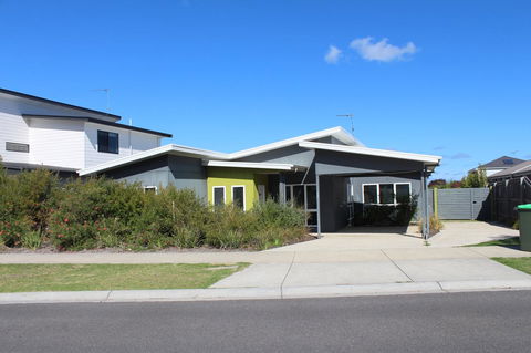 Tamara Temptation - Phillip Island Accommodation 0