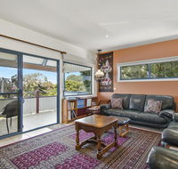 Black Dolphin Beach Penthouse - Phillip Island Accommodation