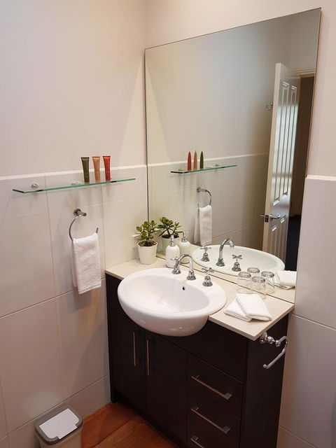 Healesville House - Fig Tree House - Phillip Island Accommodation 12