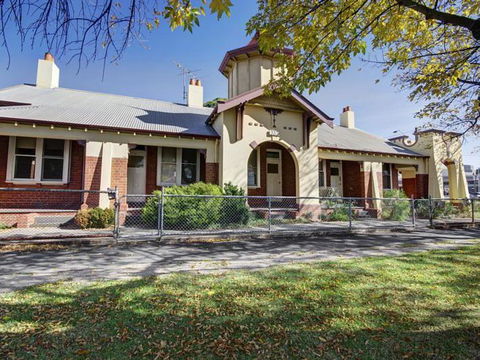 Boutique Heritage Studios On Ryrie Geelong CBD Opposite Hospital - Phillip Island Accommodation 4