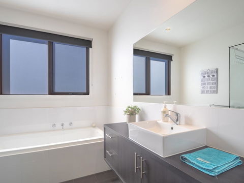 Blairgowrie Moonah Beach House: Walk To Beach - Phillip Island Accommodation 15