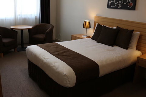 Bairnsdale International - Phillip Island Accommodation 23