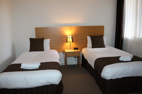 Bairnsdale International - Phillip Island Accommodation 26