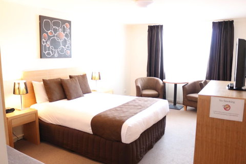 Bairnsdale International - Phillip Island Accommodation 3