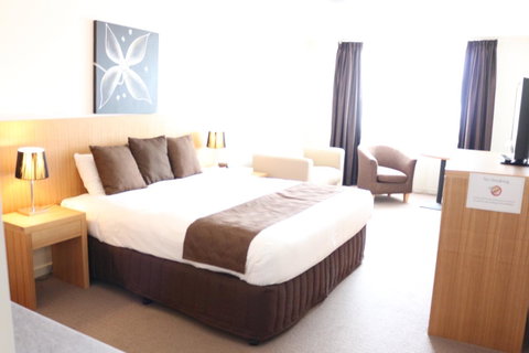 Bairnsdale International - Phillip Island Accommodation 10