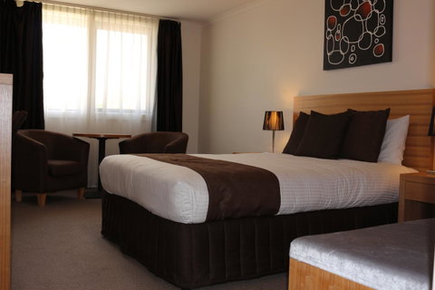 Bairnsdale International - Phillip Island Accommodation 21