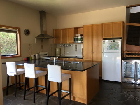 Apostle Hideaway - Central Port Campbell - Phillip Island Accommodation 2