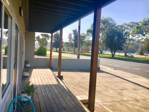 The Wheelhouse - 2BR Waterfront Apt In Town - Phillip Island Accommodation 17