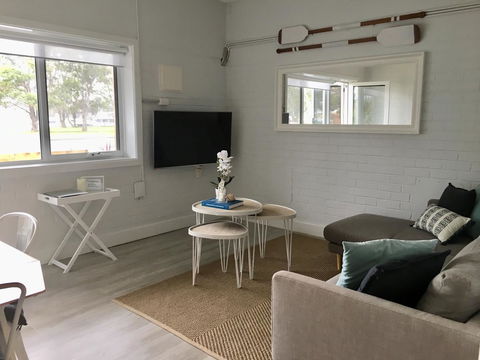 The Wheelhouse - 2BR Waterfront Apt In Town - Phillip Island Accommodation 1