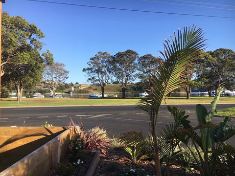 The Wheelhouse - 2BR Waterfront Apt In Town - Phillip Island Accommodation 15