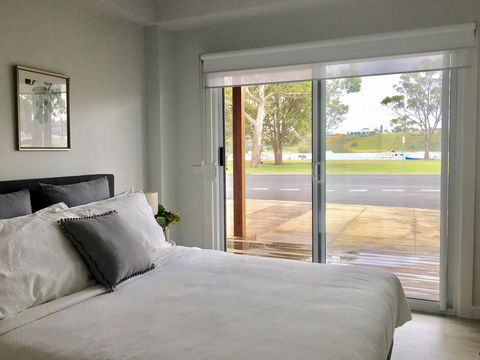 The Wheelhouse - 2BR Waterfront Apt In Town - Phillip Island Accommodation 3