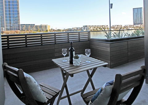 Auzzie Apartments Docklands, Melbourne - Phillip Island Accommodation 3