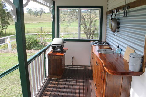 The Dollhouse Cottage - Phillip Island Accommodation 3