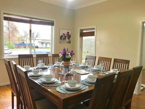 The Entertainer - Downtown Orange, Sleeps 11 - Phillip Island Accommodation 0