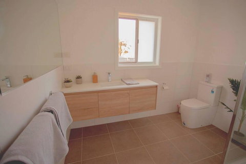 The Farmhouse. - Phillip Island Accommodation 2