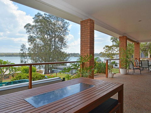 The House On The Lake @ Fishing Point, Lake Macquarie - Honestly Put The Line In And Catch Fish - Phillip Island Accommodation 0