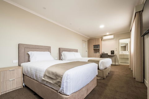 The Lighthouse Hotel - Phillip Island Accommodation 2