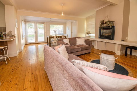 The Pearl On Prince  Stylish Cottage, CBD, Wifi - Phillip Island Accommodation 1