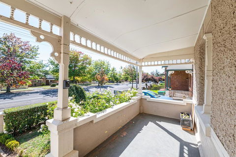 The Pearl On Prince  Stylish Cottage, CBD, Wifi - Phillip Island Accommodation 3