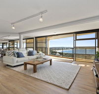 The Penthouse  Point Cartwright - INSTANT HOTEL WINNER 2019