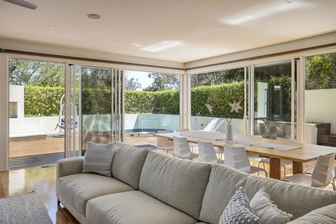 The Sanctuary: Stunning. Hot Tub Spa + Linen - Phillip Island Accommodation 3