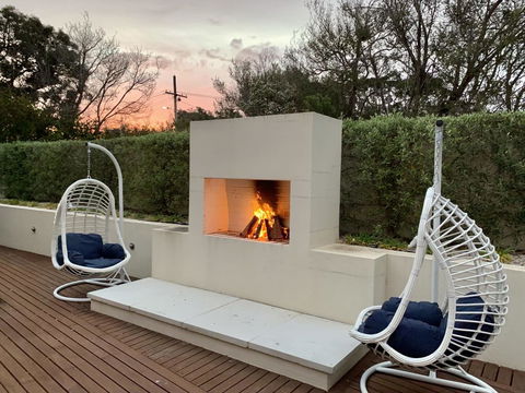 The Sanctuary: Stunning. Hot Tub Spa + Linen - Phillip Island Accommodation 2