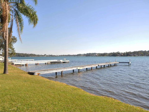 The Studio On The Lake @ Fishing Point, Lake Macquarie - Honestly Put The Line In And Catch Fish - Phillip Island Accommodation 0