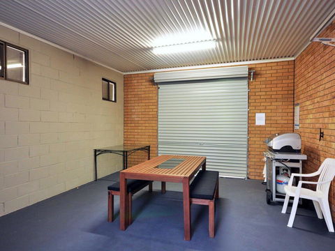 The Studio On The Lake @ Fishing Point, Lake Macquarie - Honestly Put The Line In And Catch Fish - Phillip Island Accommodation 2