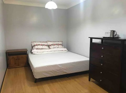 Thomastown Antique House En-suite Room - Phillip Island Accommodation 0