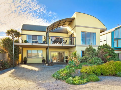 Through The Looking Glass - Phillip Island Accommodation 1