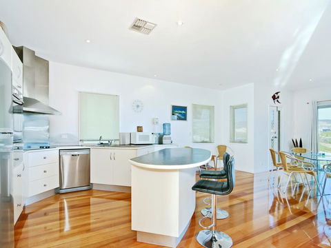 Through The Looking Glass - Phillip Island Accommodation 2