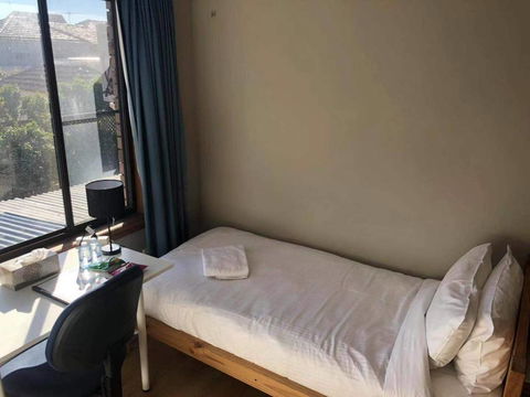 Traveler's Affordable Studio Unit (Beverly Hills) - Phillip Island Accommodation 1