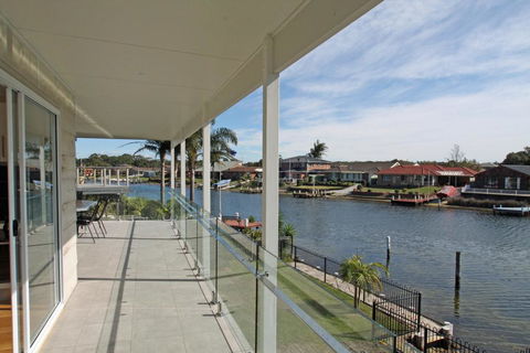 Unbeatable Waterfront Location - Phillip Island Accommodation 1