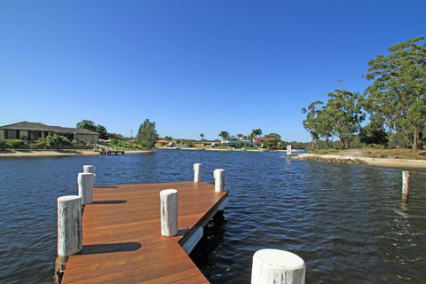 Unbeatable Waterfront Location - Phillip Island Accommodation 2
