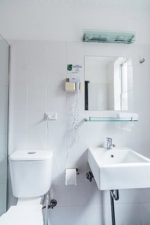 UNO Hotel Sydney - Phillip Island Accommodation 3