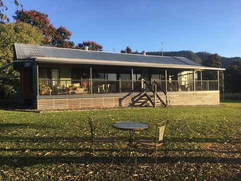 Valley Views Lodge Port Douglas - Phillip Island Accommodation 1