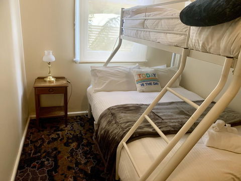 Victoria Albert Guest House Bar Cafe And Restaurant - Phillip Island Accommodation 2