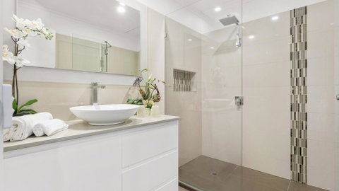 VIEWS AT MCCRAE..... - Phillip Island Accommodation 0