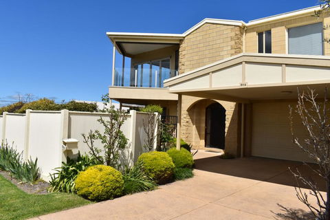 VIEWS FOREVER - INVERLOCH - Phillip Island Accommodation 0