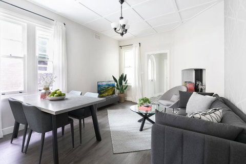Walk Everywhere In The City From A Historic Home - Phillip Island Accommodation 1