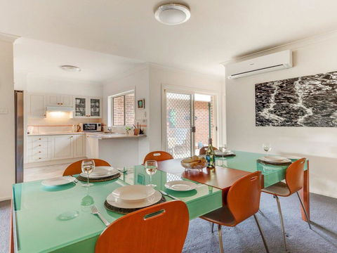 Walling-Clifton Gardens - Backing Onto Golf Course - Phillip Island Accommodation 3