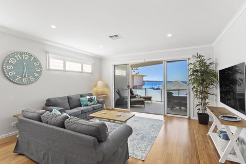 Wanda Waterfront Retreat - Beautiful Beach House - Phillip Island Accommodation 2