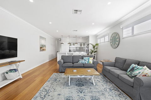 Wanda Waterfront Retreat - Beautiful Beach House - Phillip Island Accommodation 3
