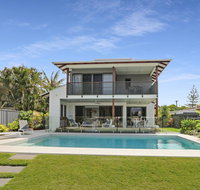 WATERFRONT HOME BORDERING MOOLOOLABA - Phillip Island Accommodation