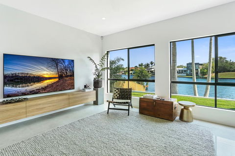 Waterfront Wonder, Noosa Waters - Phillip Island Accommodation 3